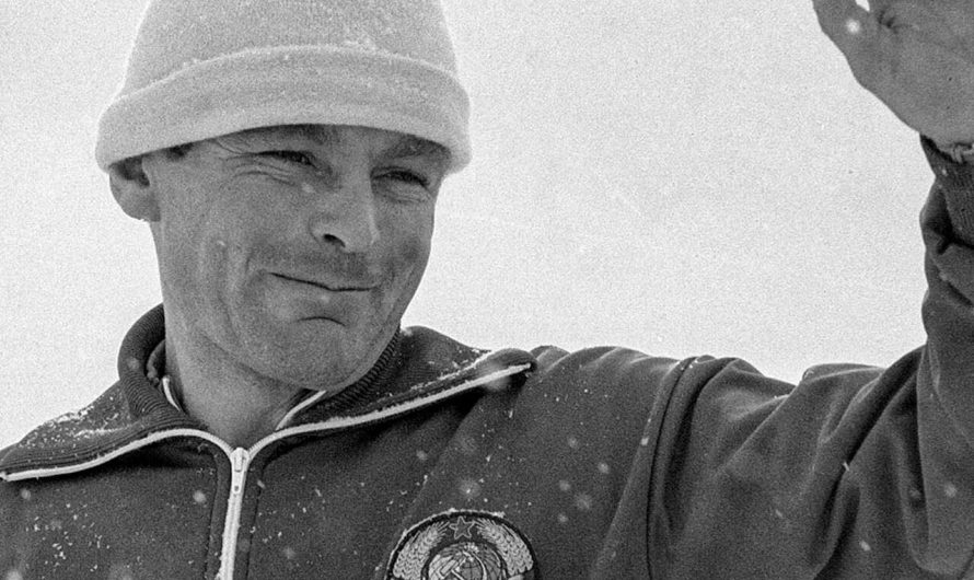 Не склонивший красного знамени пред монархом