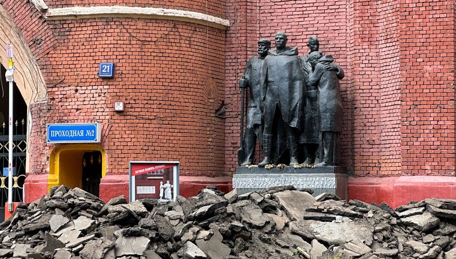 Ковшом девелопёров — да по памятникам